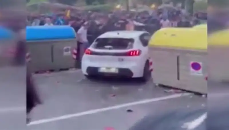 Taraftarların Arasına Daldı: Aracın Kazası 13 Kişiyi Yaraladı