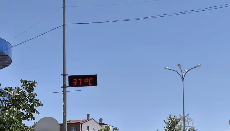 Sıcaklık Rekorları Kırılıyor: Termometreler 38 Derecelere Ulaşıyor