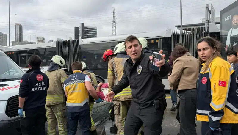 Metrobüs Kazası: Hayatını Kaybedenler ve Yaralılar Var, Seferler Durduruldu