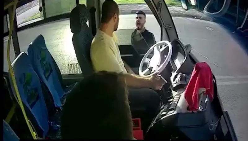 Antalya'da Otobüs Şoförüne Saldıran Kişi Yakaladı: Arka Planı Ortaya Çıktı