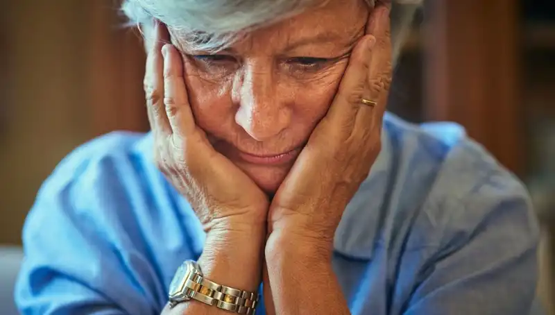 40'lı Yaşlarında Alzheimer: Erken Belirtileri Stres Kaynağı Olarak Değerlendirdi