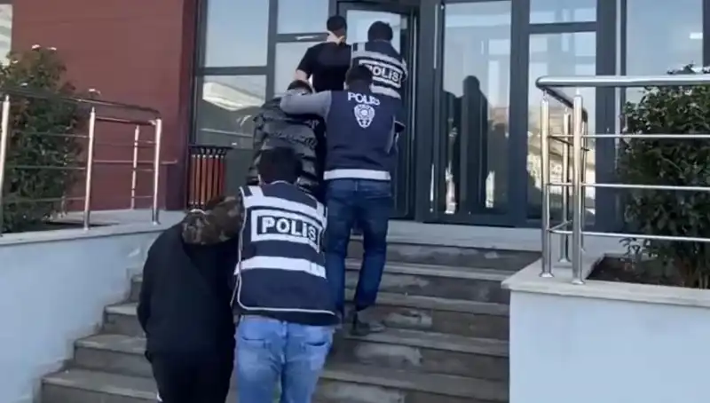 Korsan Taksi Olayı: Gençler Gasp Ederek Kaçmaya Çalıştı!