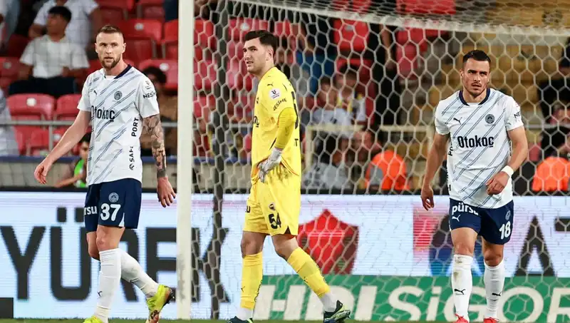 Fenerbahçe Tarihinin En Kötü Maçını Oynadı: Sonuç Şok Edici!