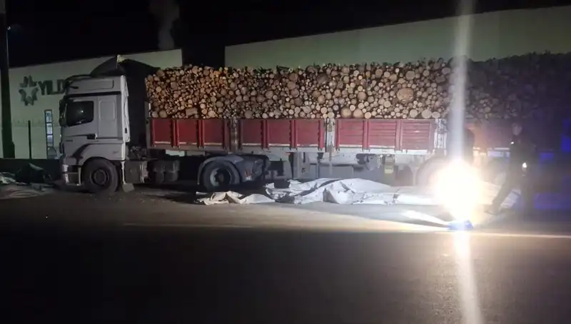TIR Sürücüsüne Çarpan Otomobilin Gizemi: Kazanın Perdesi Aralandı