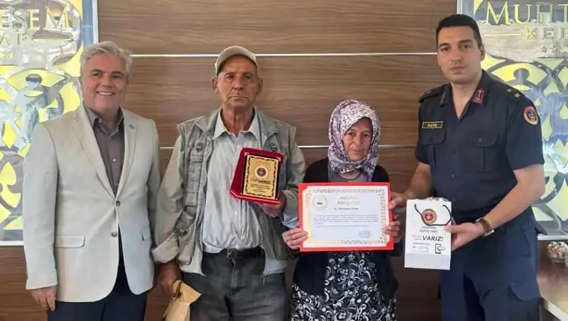 Hayatını Yeniden Tanımlayan Aile, Evi Jandarmaya Bağışladı
