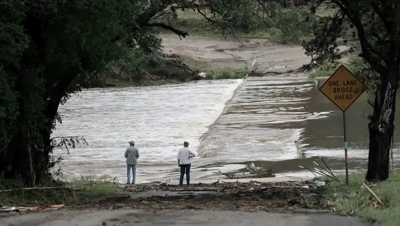 Güney ABD'yi Sarsan Sel Felaketi: 27 Can Aldı