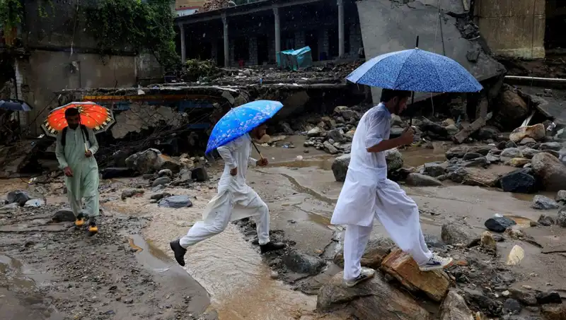 Pakistan'da Sel Felaketi: DSÖ, Acil Tıbbi Yaraları Sarmaya Geliyor