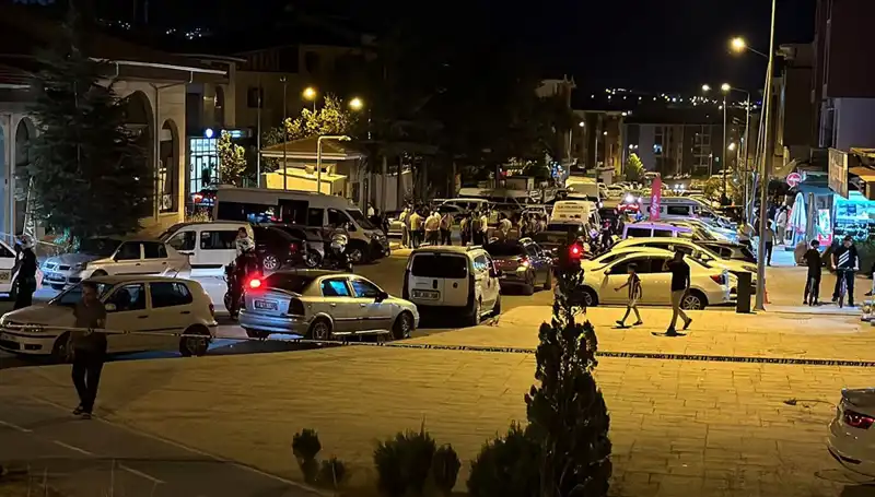 İki Aile Arasında Çıkan Kavga Büyüdü: 1 Ağır Yaralı, 3 Yaralı