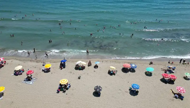 Tekirdağ'da Sıcak Havanın Etkisiyle Plajlar Aşırı Kalabalıklaştı
