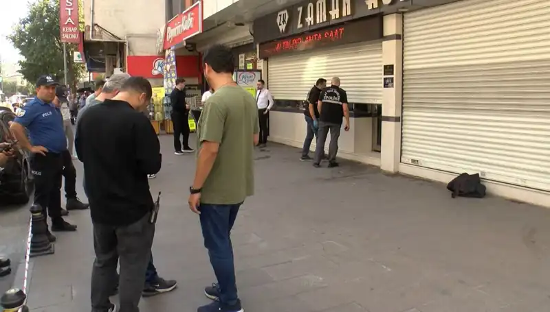 Güpegündüz Cadde Ortasında Kuyumcu Soymaya Çalıştılar: Kaçışları Gözler Önünde!