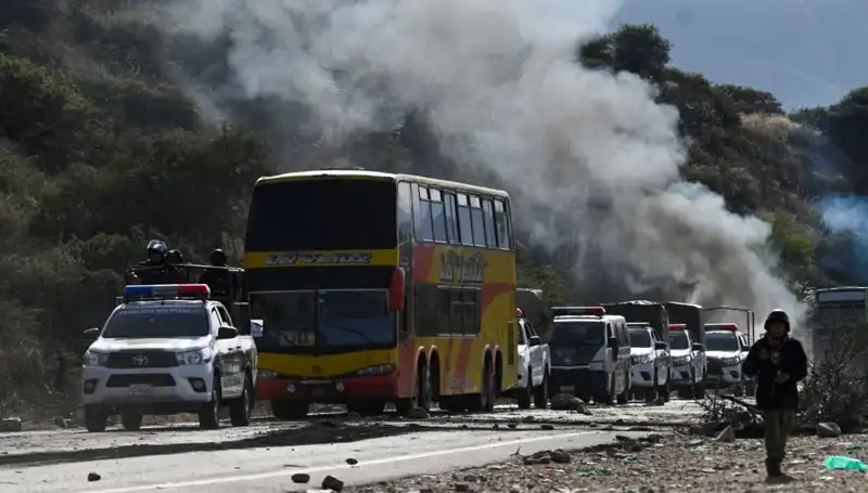 Morales Tarafından Desteklenen Göstericiler ve Polis Çatışması: 1 Kişi Hayatını Kaybetti