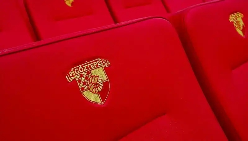 Göztepe, Genç Yetenek Junior Olaitan ile Anlaştı: Futbolseverleri Heyecanlandıran Transfer!
