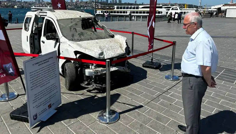 15 Temmuz Demokrasi ve Milli Birlik Günü'nde Tank Altında Kalan Araçlar Sergilendi