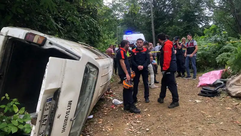 Rize'de Felaket: Minibüs Yamaçtan Yuvarlandı, İki Can Gidecek