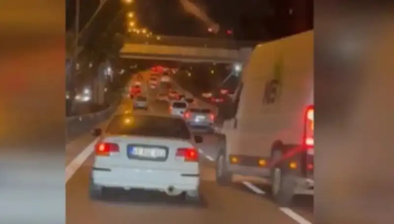 Tuzla'da Şok Eden Olay: Makas Terörü ve Tutuklanan Sürücü