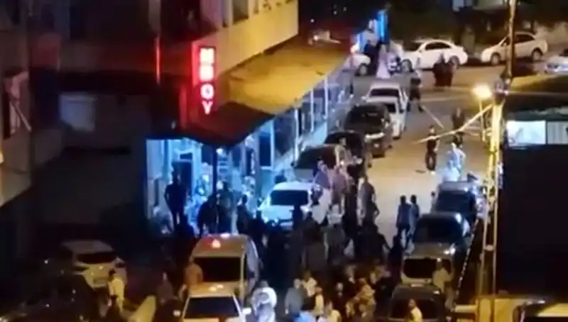 Düğün Dönüşü Kaos: Kalabalığa Dalma Anı Kayıtlara Geçti