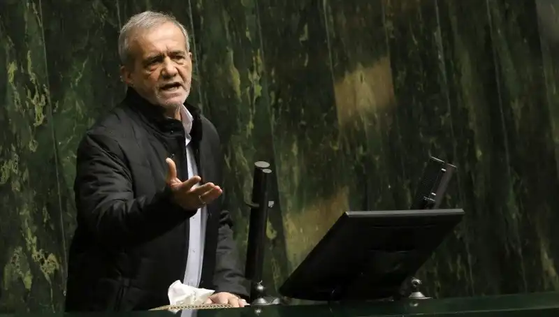 İran Cumhurbaşkanı Yardımcısı'nın Kriz Döneminde Lüks Gezi Skandalı