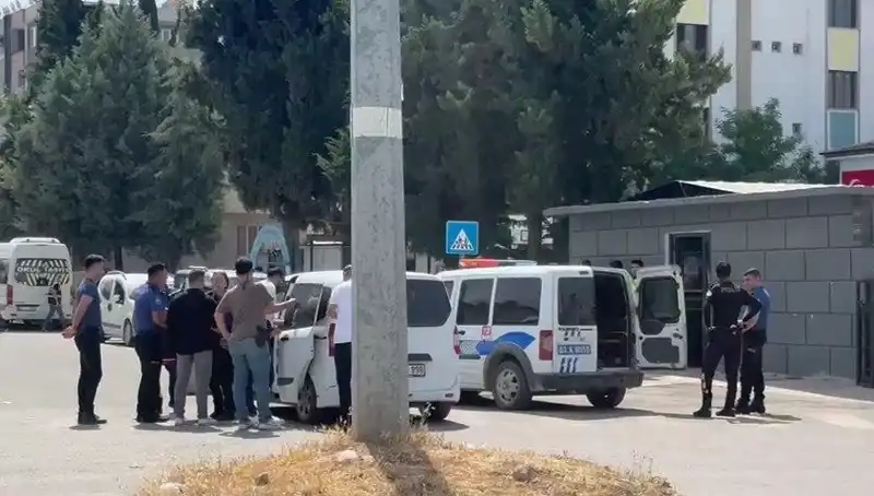 Adliye Önünde Korkunç Kavga: İki Aile Arasında Irkçı Çatışma
