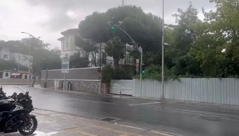 İstanbul'da Sağanak Yağışlar Hayatı Olumsuz Etkiliyor, Neler Oluyor?