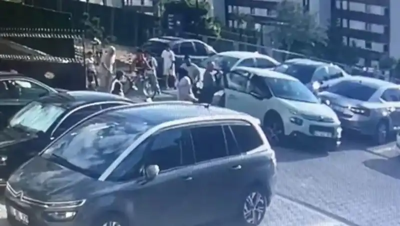 Eşini ve Yakınlarını Arabayla Ezdi: Sıradışı Olay ve Sonrası